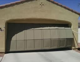 Lee&rsquo;s Summit Garage Door Repair Central